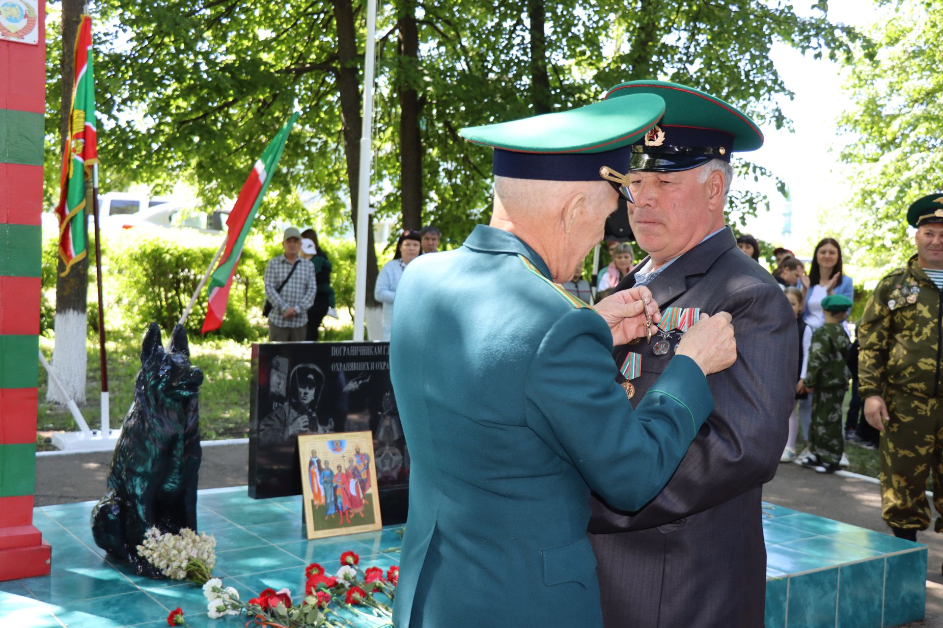 Нурлатцы, в разные годы охранявшие рубежи Родины, отмечают День пограничника (фоторепортаж)