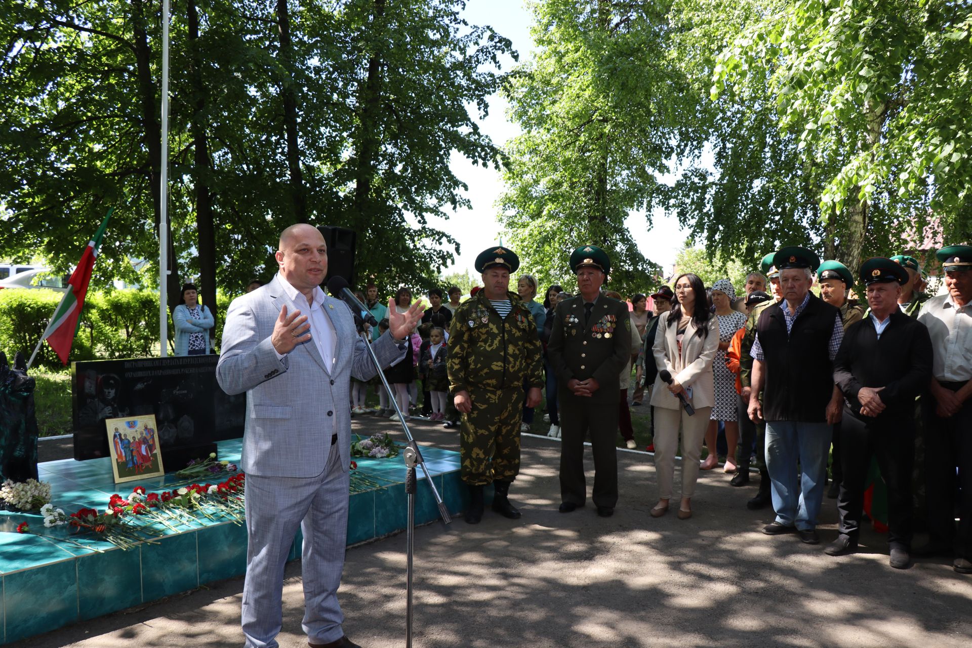 Нурлатцы, в разные годы охранявшие рубежи Родины, отмечают День пограничника (фоторепортаж)