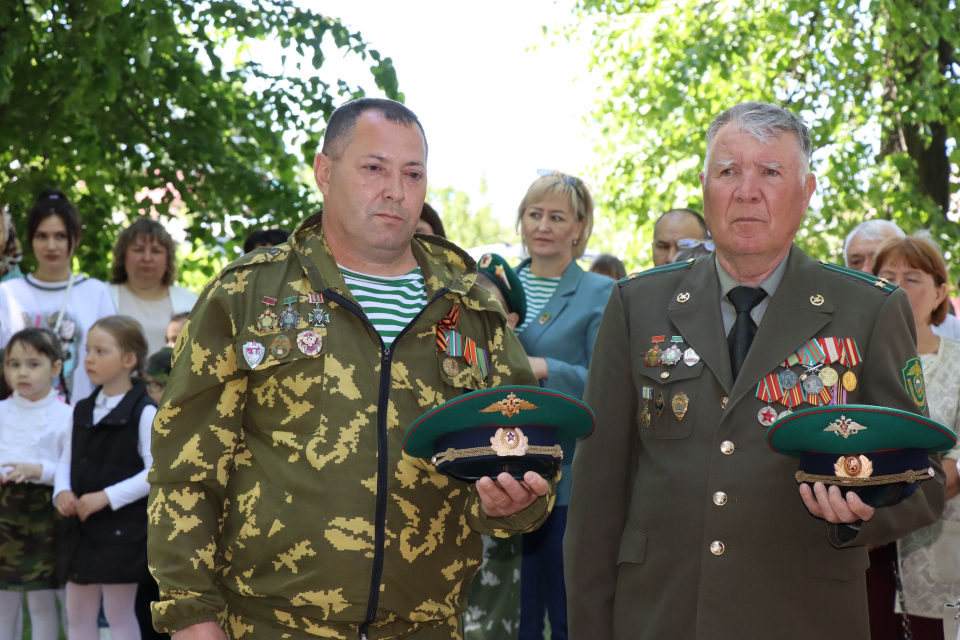 Нурлатцы, в разные годы охранявшие рубежи Родины, отмечают День пограничника (фоторепортаж)