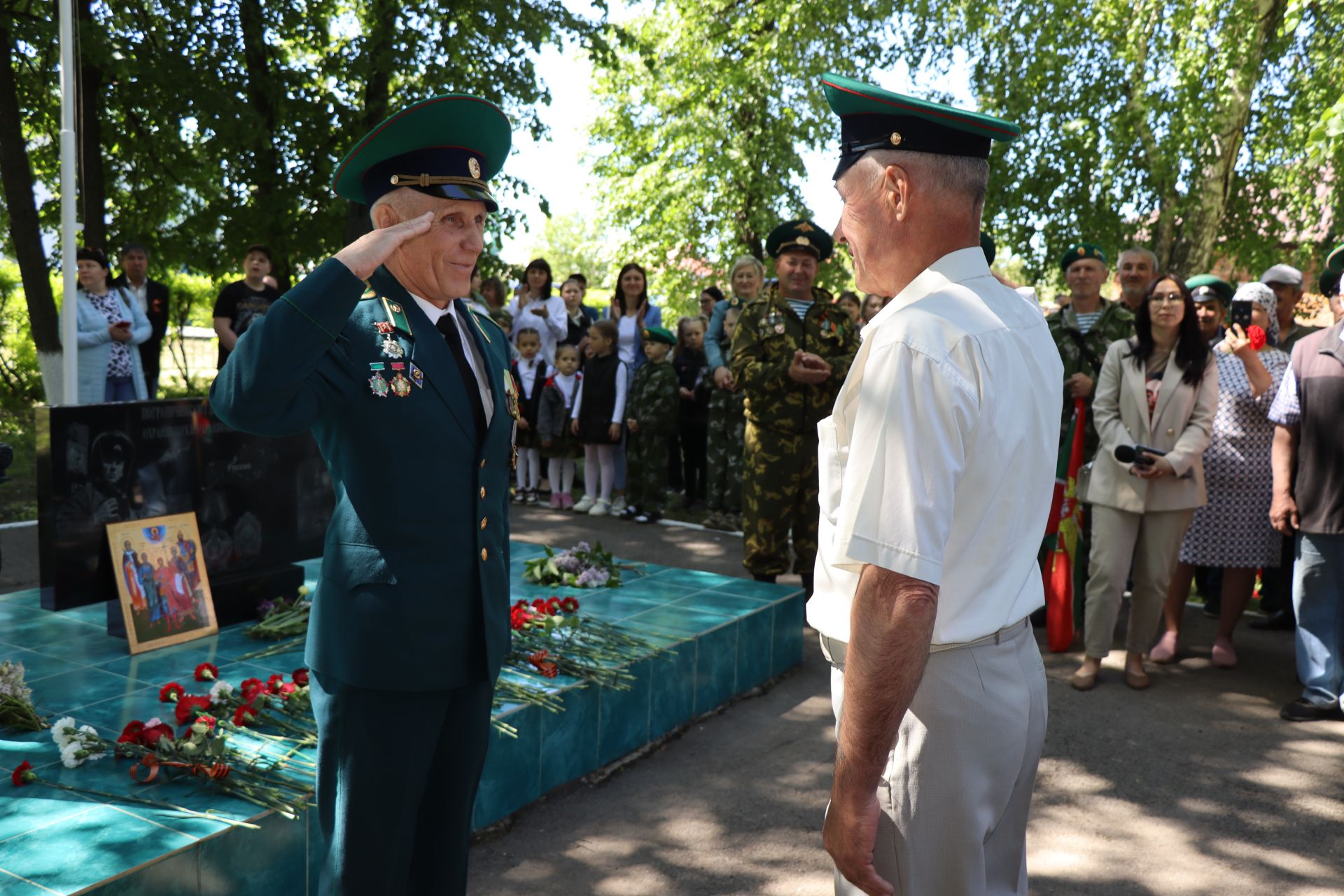 Нурлатцы, в разные годы охранявшие рубежи Родины, отмечают День пограничника (фоторепортаж)