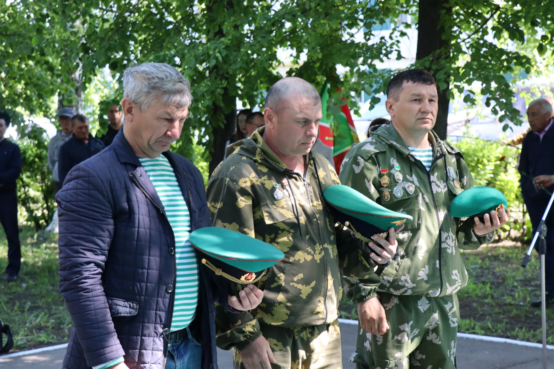 Нурлатцы, в разные годы охранявшие рубежи Родины, отмечают День пограничника (фоторепортаж)