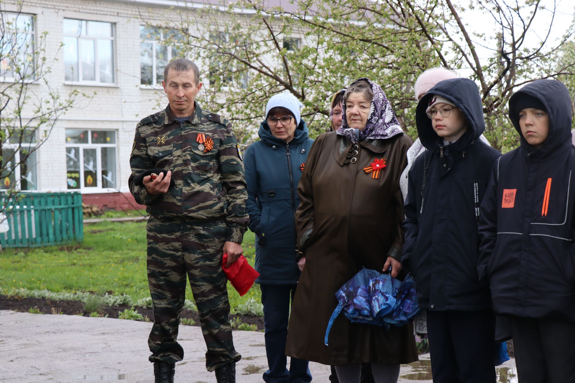 На здании школы имени Героя Советского Союза в Караульной Горе установили памятную доску Герою нашего времени