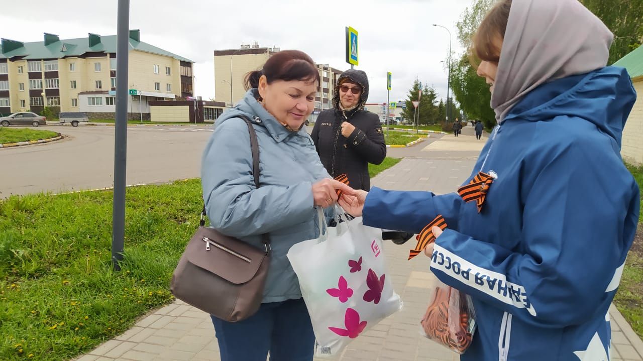 В Нурлате в преддверии Дня Победы продолжается Всероссийская акция «Георгиевская ленточка»