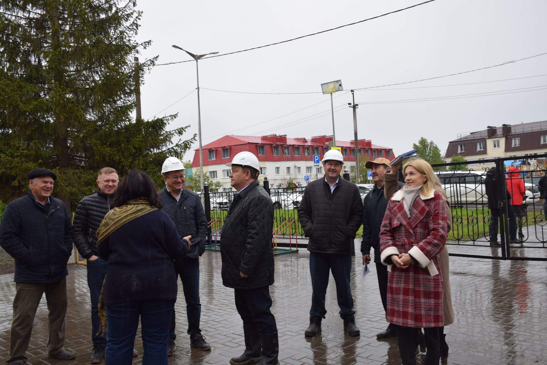 Глава Нурлатского района ознакомился с ходом капитального ремонта в городской школе №2