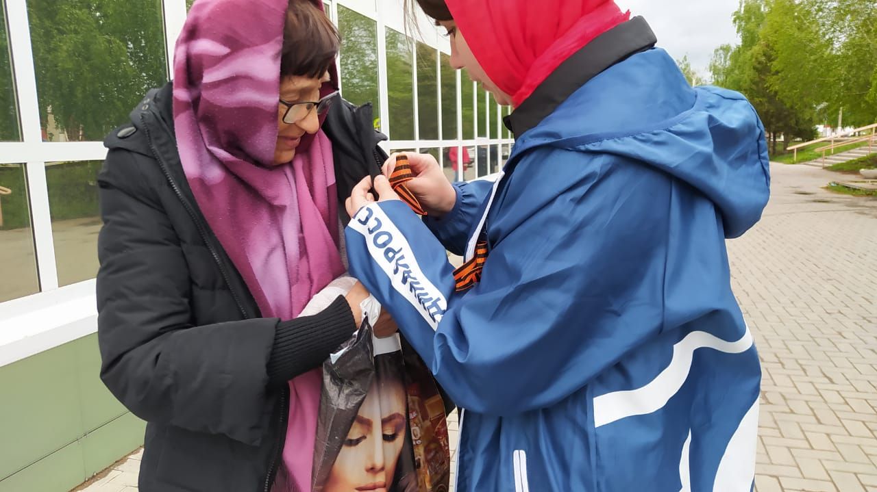 В Нурлате в преддверии Дня Победы продолжается Всероссийская акция «Георгиевская ленточка»