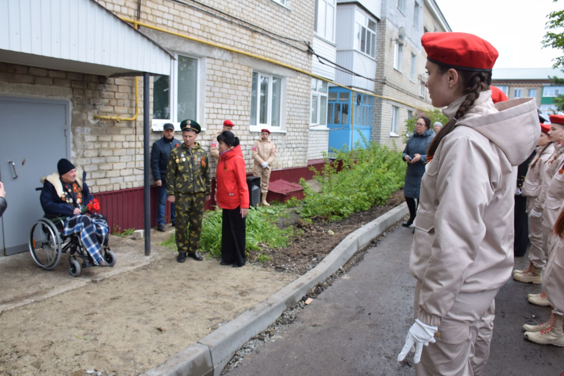 В Нурлате юнармейцы маршем прошли под окнами участника Великой Отечественной войны