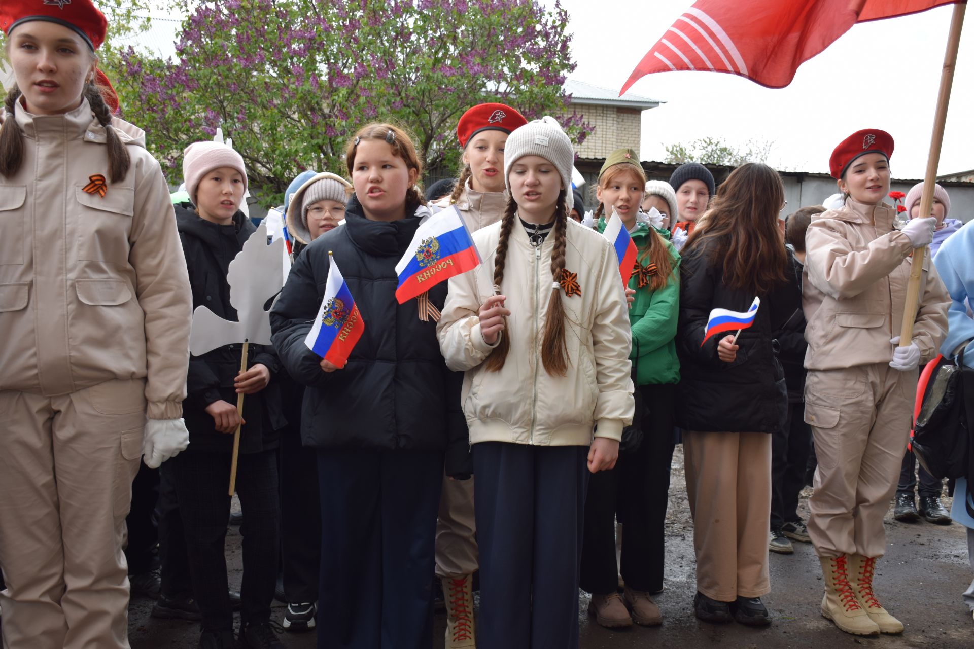 В Нурлате юнармейцы маршем прошли под окнами участника Великой Отечественной войны