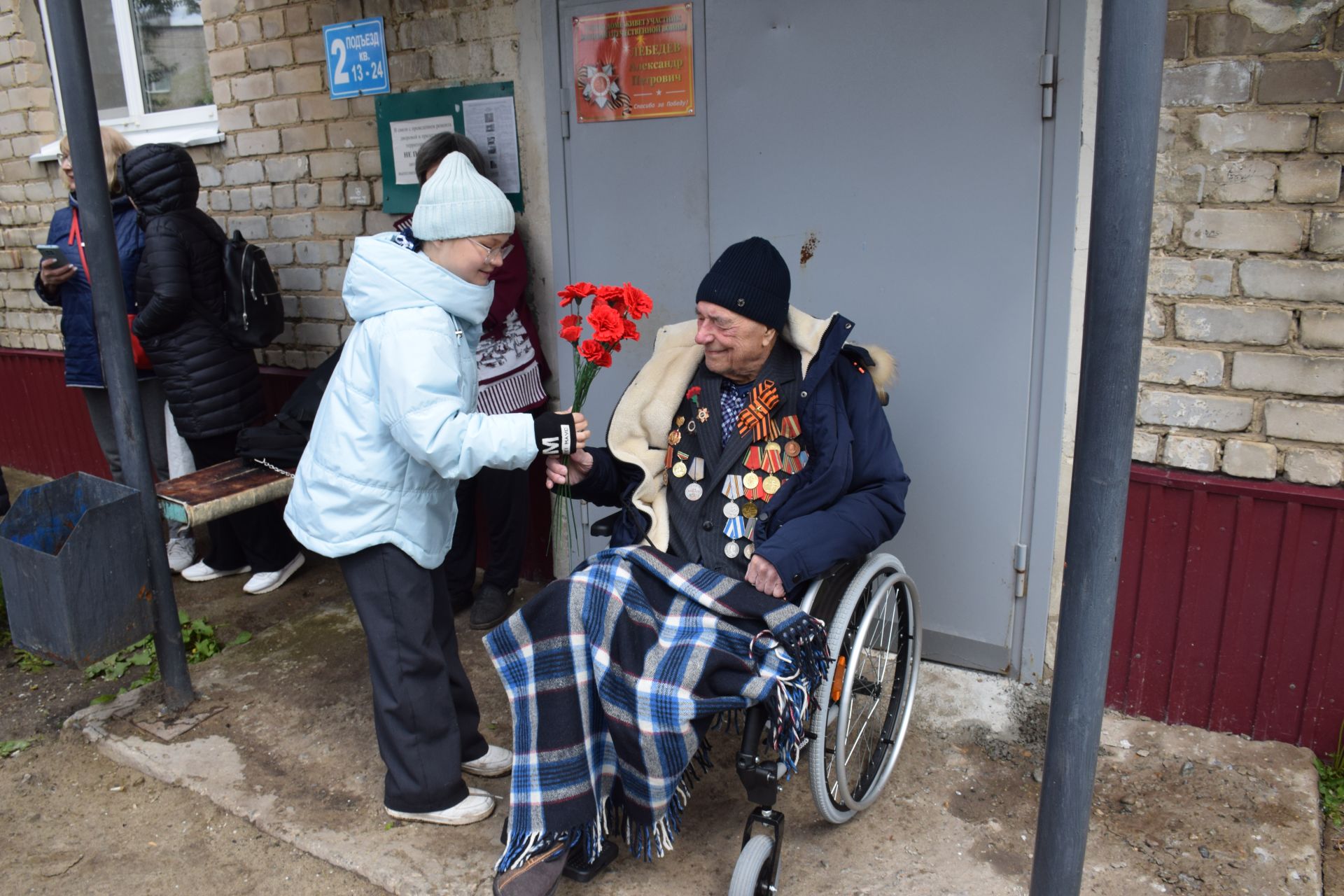 В Нурлате юнармейцы маршем прошли под окнами участника Великой Отечественной войны