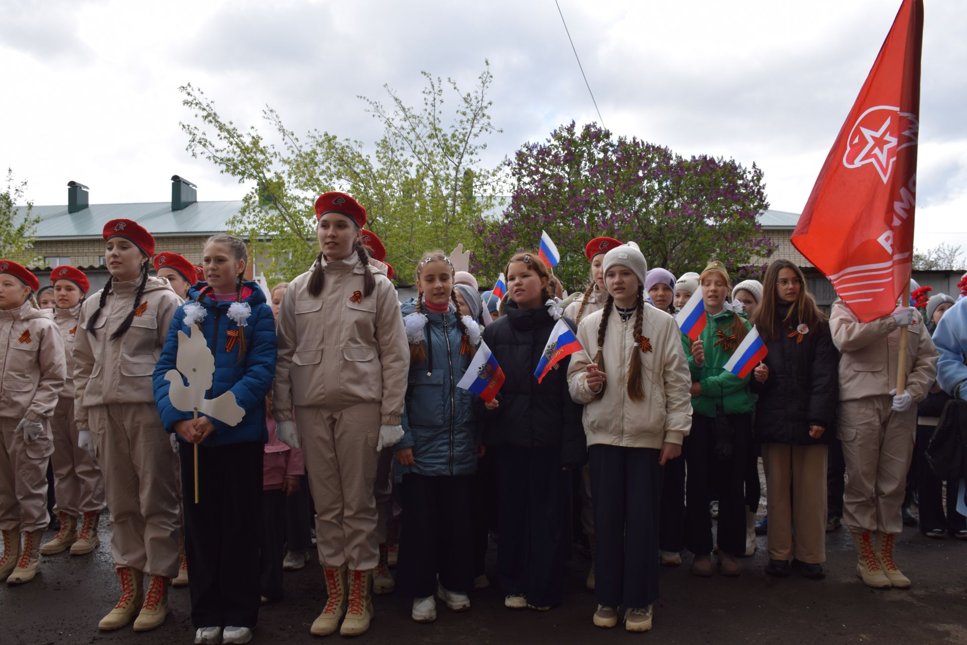 В Нурлате юнармейцы маршем прошли под окнами участника Великой Отечественной войны