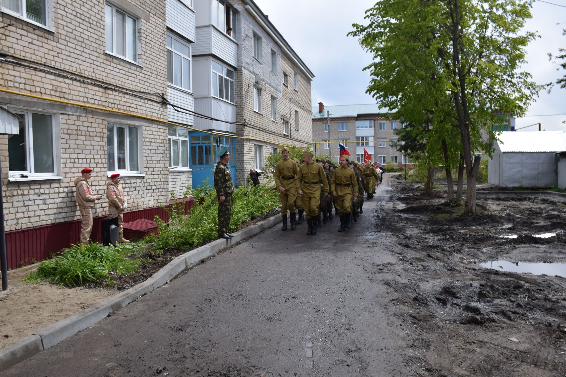 В Нурлате юнармейцы маршем прошли под окнами участника Великой Отечественной войны