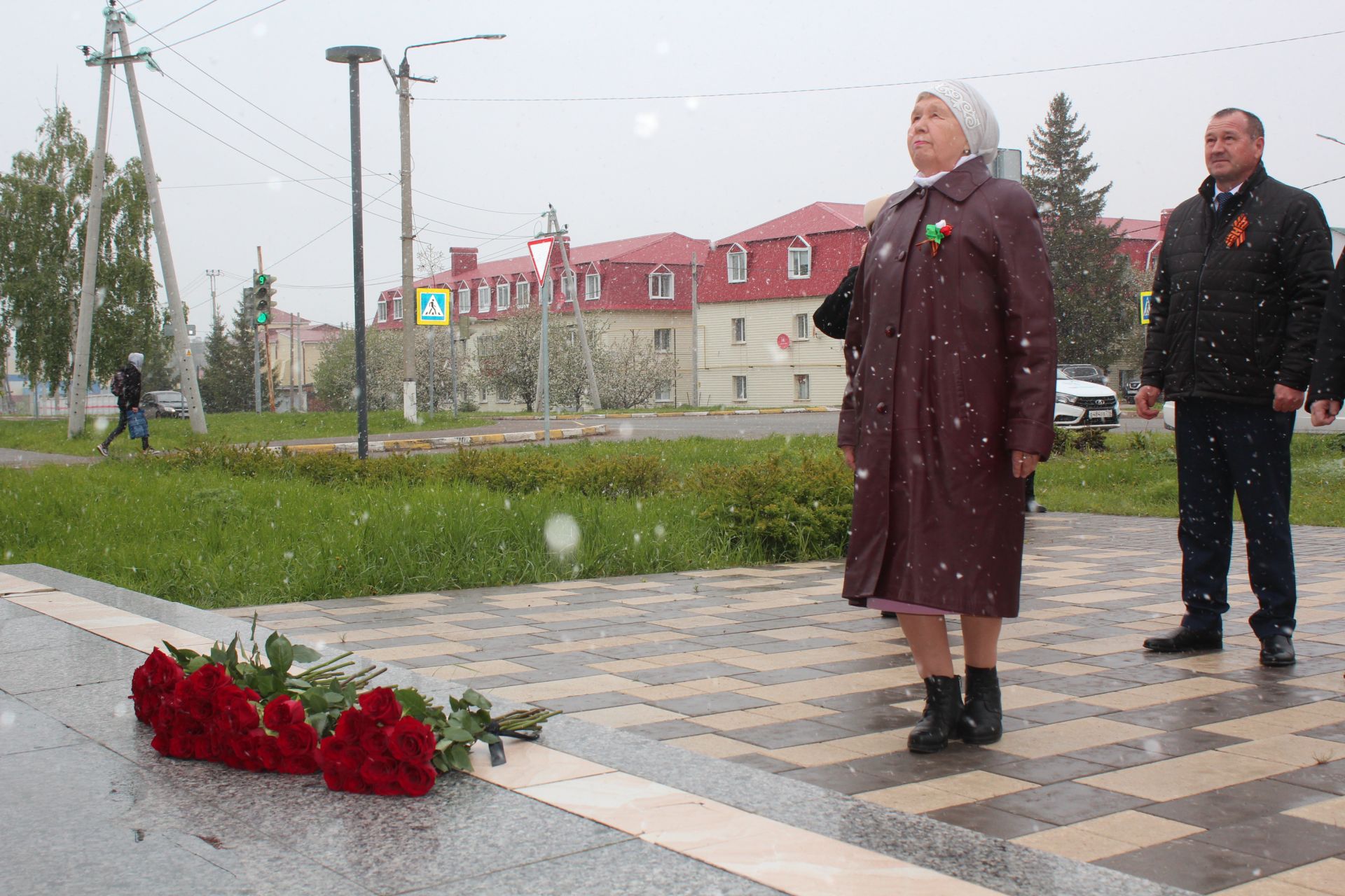 В Нурлате в День Победы возложили цветы на могилы Героев