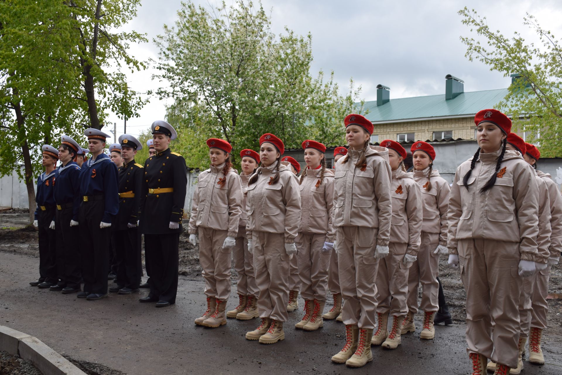 В Нурлате юнармейцы маршем прошли под окнами участника Великой Отечественной войны