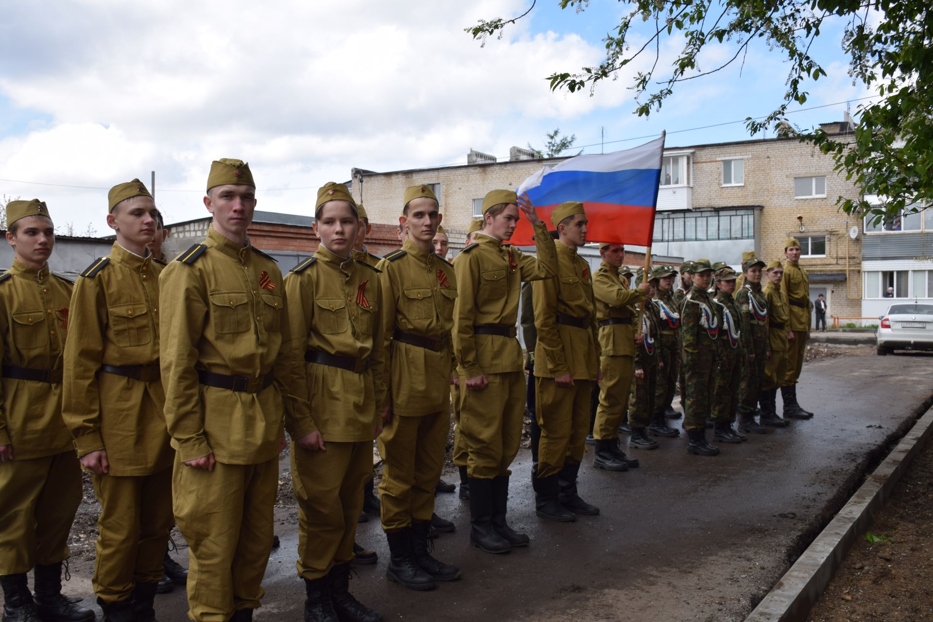 В Нурлате юнармейцы маршем прошли под окнами участника Великой Отечественной войны