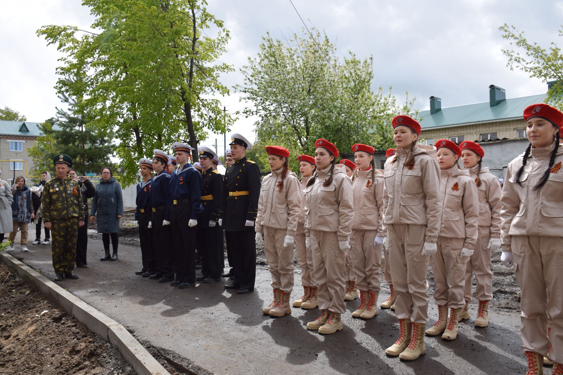 В Нурлате юнармейцы маршем прошли под окнами участника Великой Отечественной войны