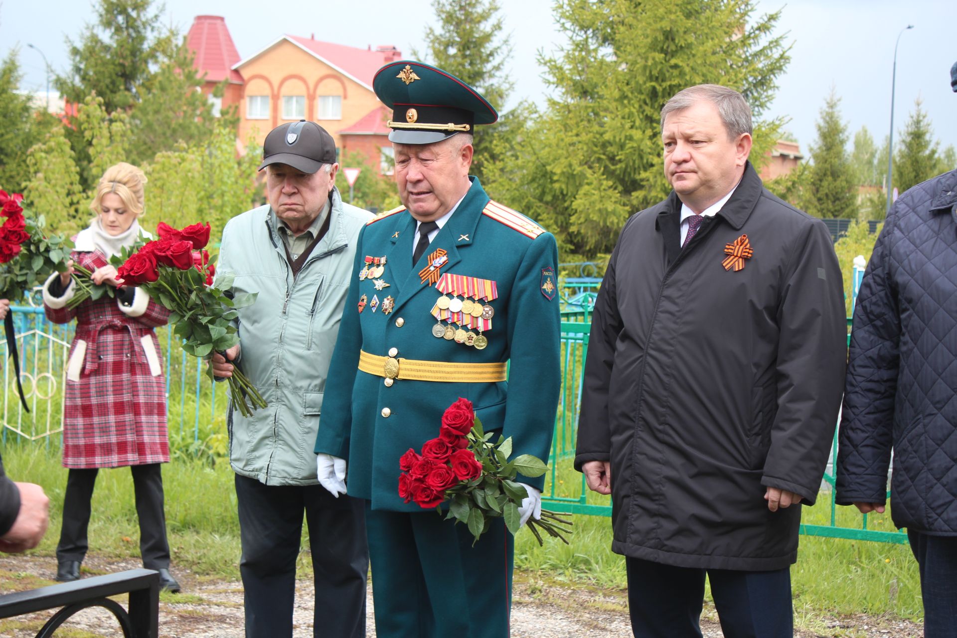 В Нурлате в День Победы возложили цветы на могилы Героев