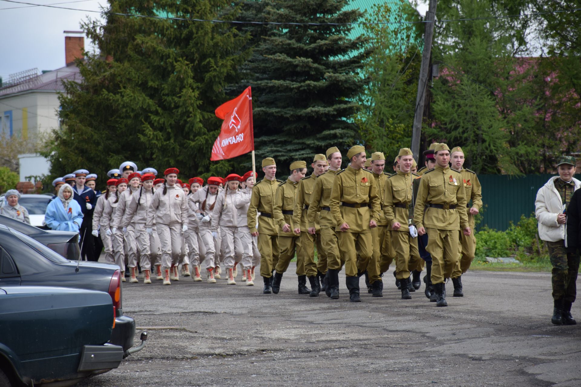 В Нурлате юнармейцы маршем прошли под окнами участника Великой Отечественной войны