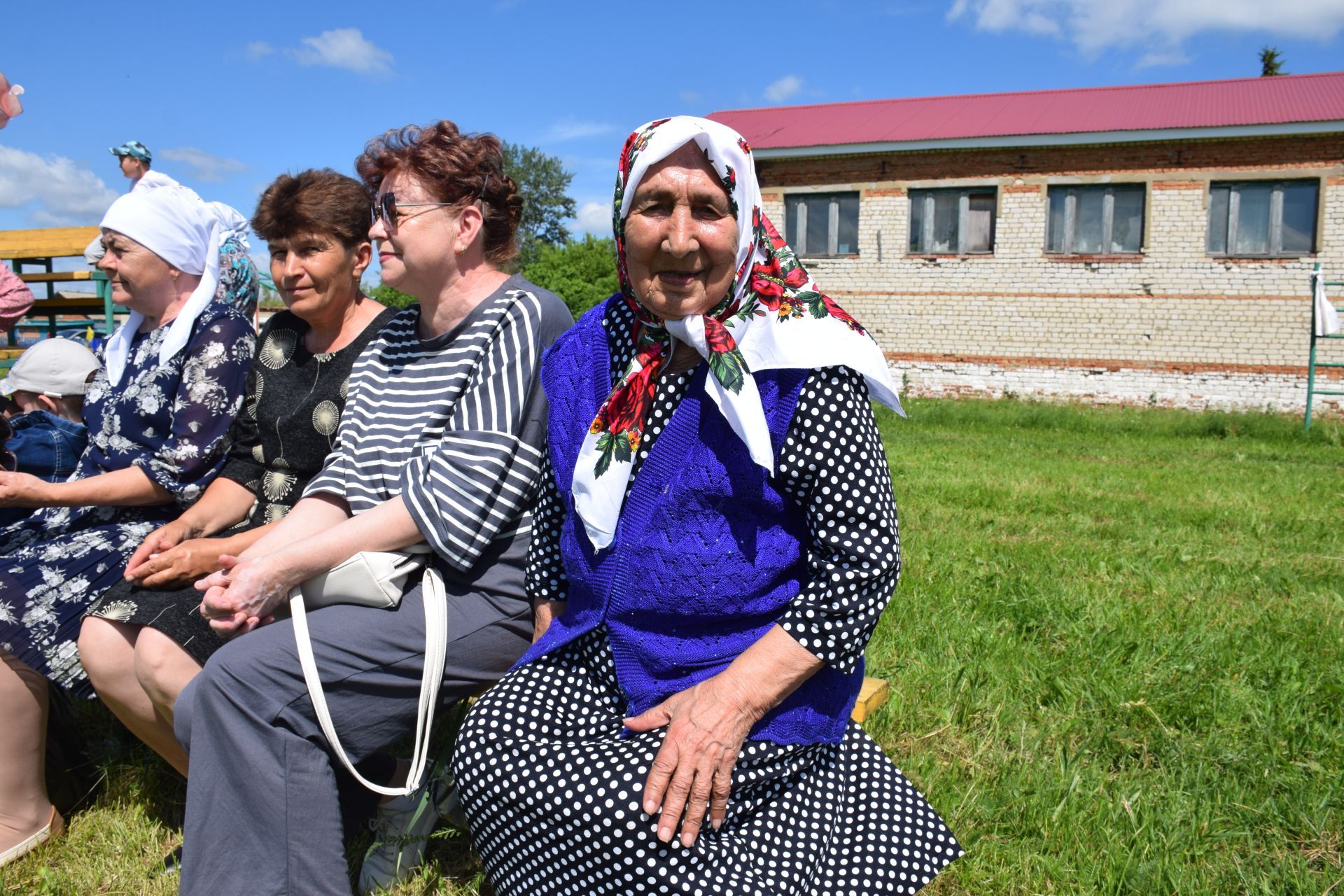 94-летняя Ркия Минвалиева приняла участие в состязаниях на празднике Сабантуй в деревне Бикулово