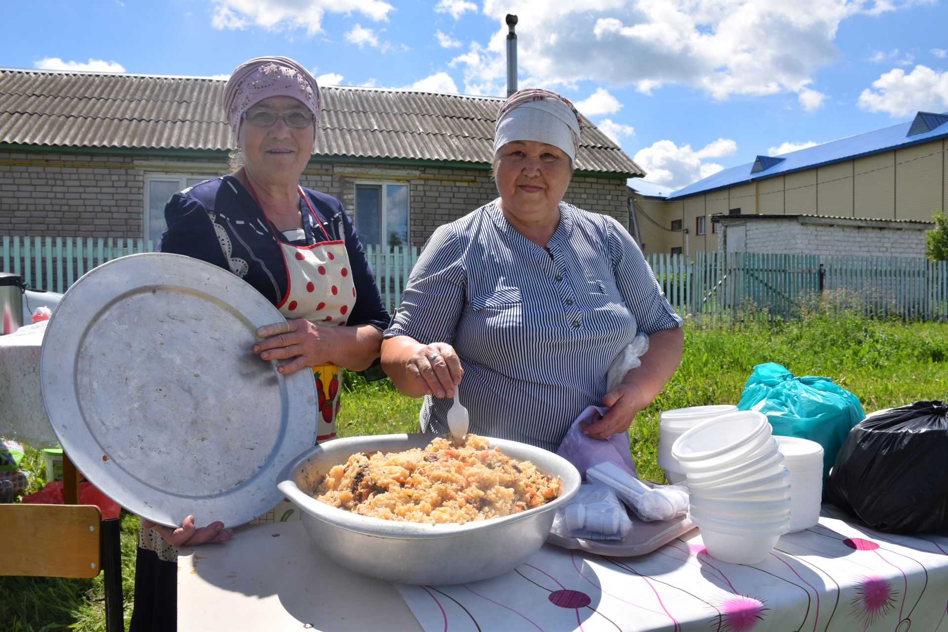 94-летняя Ркия Минвалиева приняла участие в состязаниях на празднике Сабантуй в деревне Бикулово