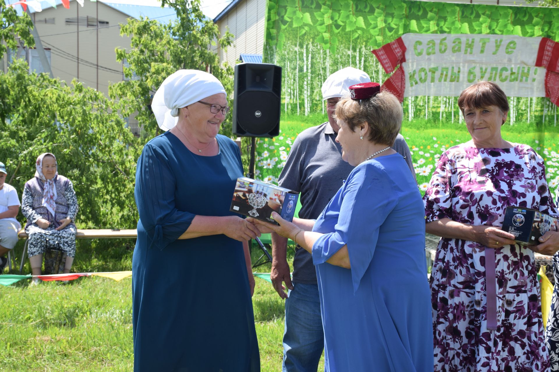 94-летняя Ркия Минвалиева приняла участие в состязаниях на празднике Сабантуй в деревне Бикулово