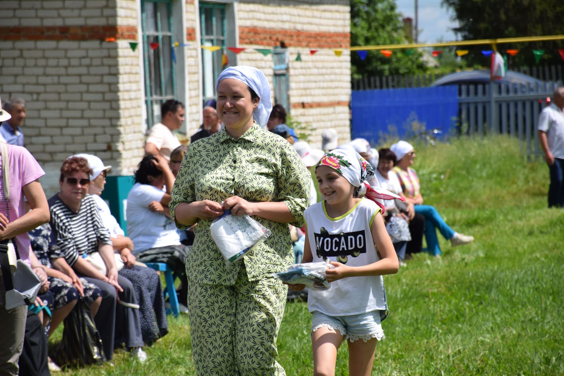 94-летняя Ркия Минвалиева приняла участие в состязаниях на празднике Сабантуй в деревне Бикулово