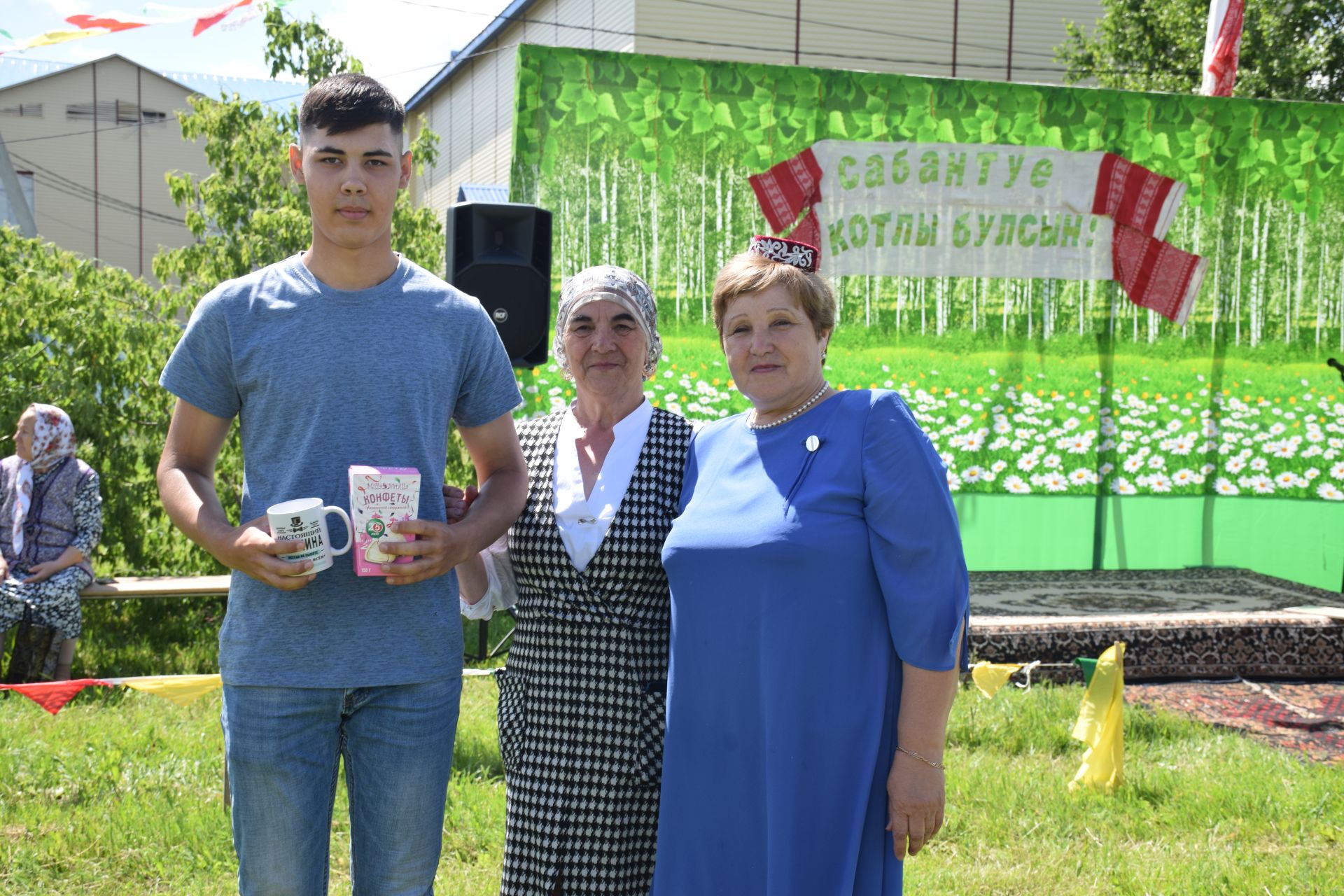 94-летняя Ркия Минвалиева приняла участие в состязаниях на празднике Сабантуй в деревне Бикулово