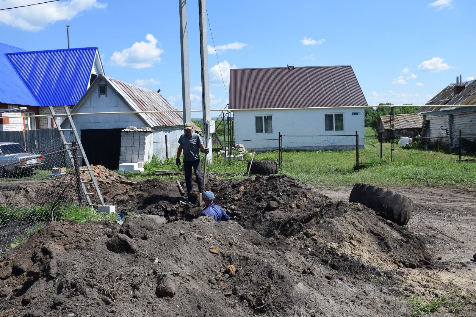 В мкр. Нижний Нурлат ведутся работы по прокладке водопровода на улицах  Родниковая и Нижненурлатская | 16.06.2024 | Нурлат - БезФормата