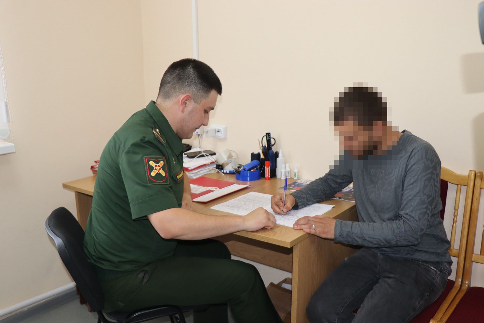 Трое парней из Ульяновска подписали контракт с Нурлатским военкоматом