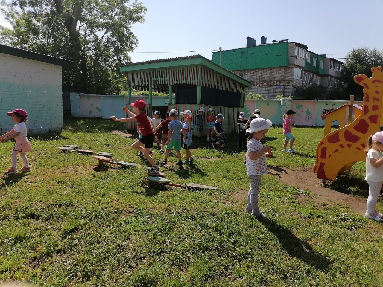 В Нурлатском детском саду «Росинка» летом мероприятия проходят на свежем воздухе