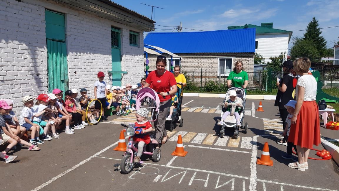 В детском саду «Теремок» дети изучают ПДД вместе с родителями