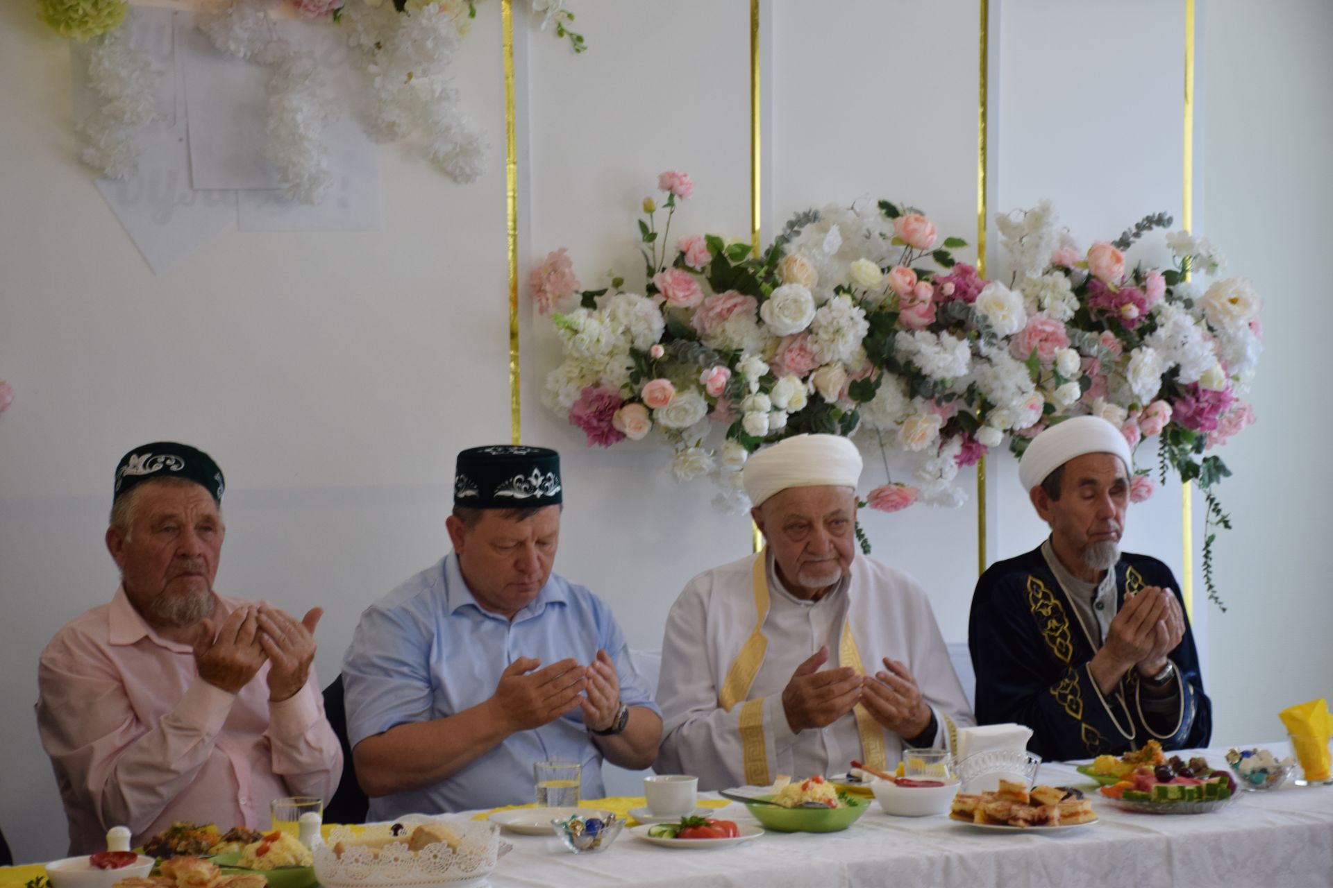 В Нурлате состоялась встреча с паломниками, вернувшимися с хаджа (фоторепортаж)