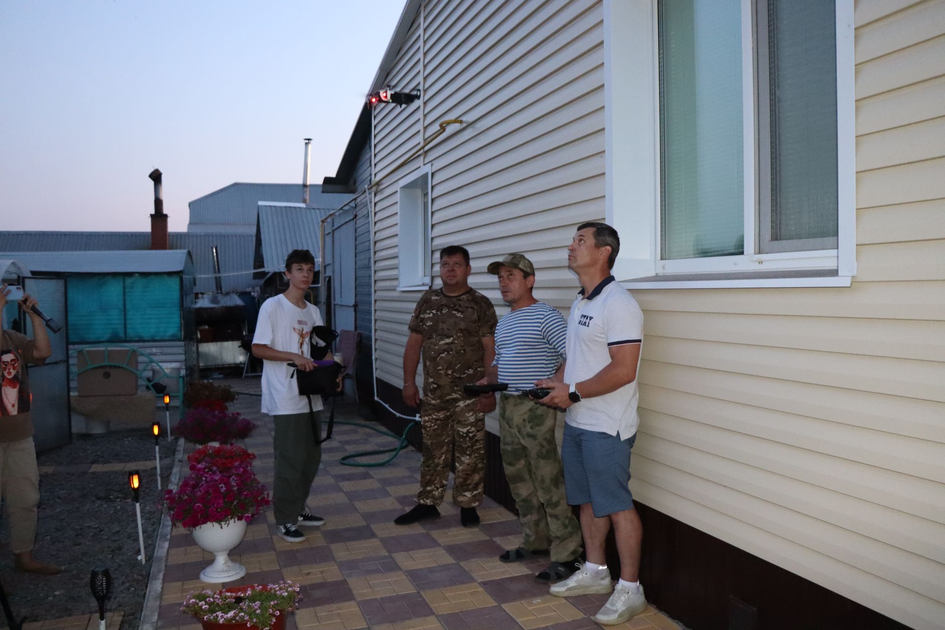 Нурлатец передал для бойцов СВО квадракоптер