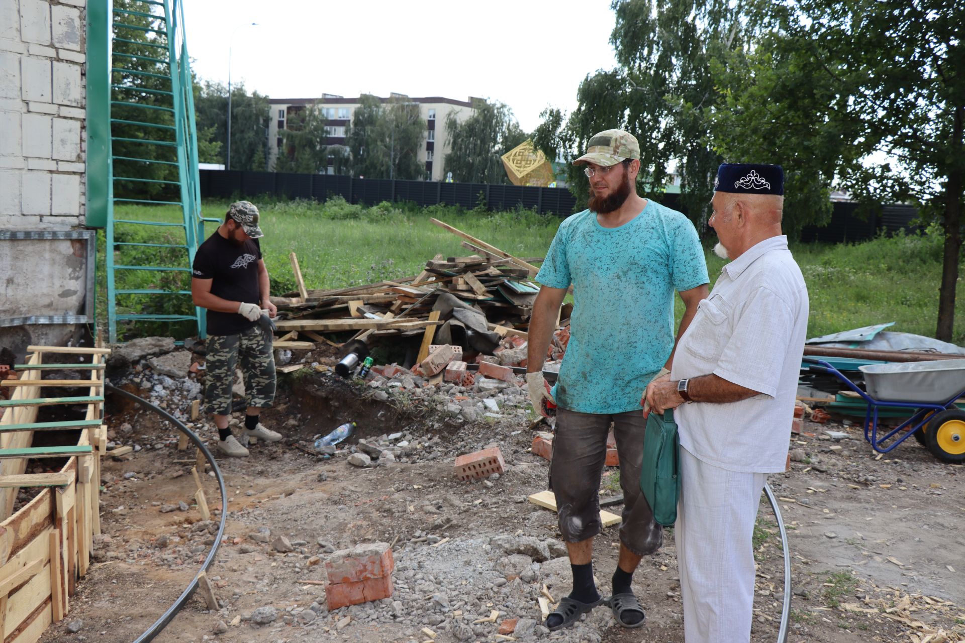 В центральной мечети города Нурлат идет ремонт: в скором времени обновится его тамбур