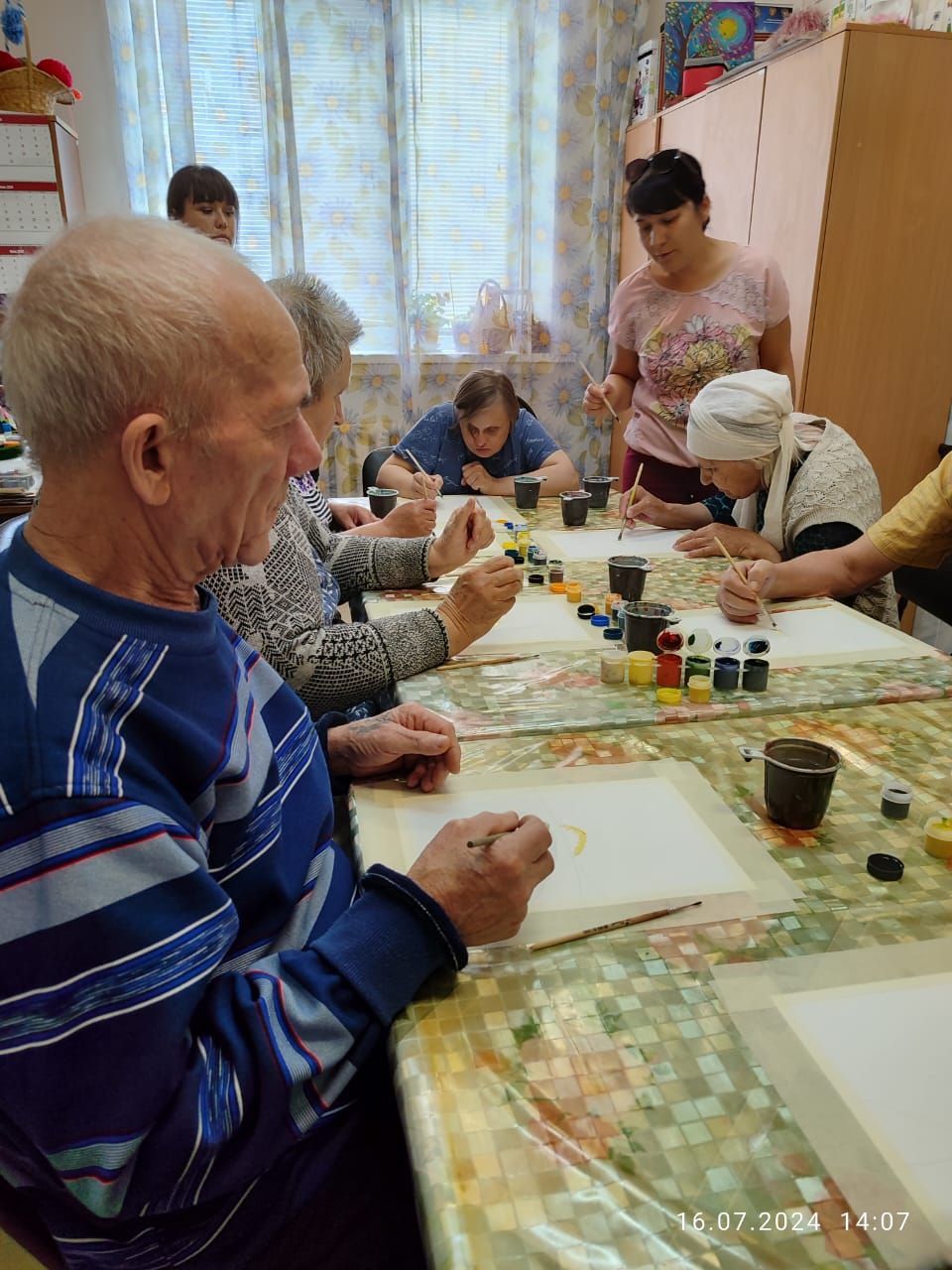 В Нурлатском доме-интернате прошел мастер-класс по живописи