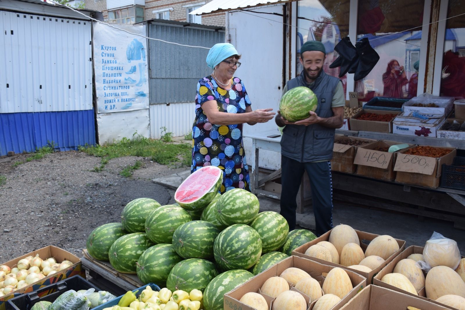 На пороге сезон арбузов: как нурлатцы выбирают самые вкусные ягоды