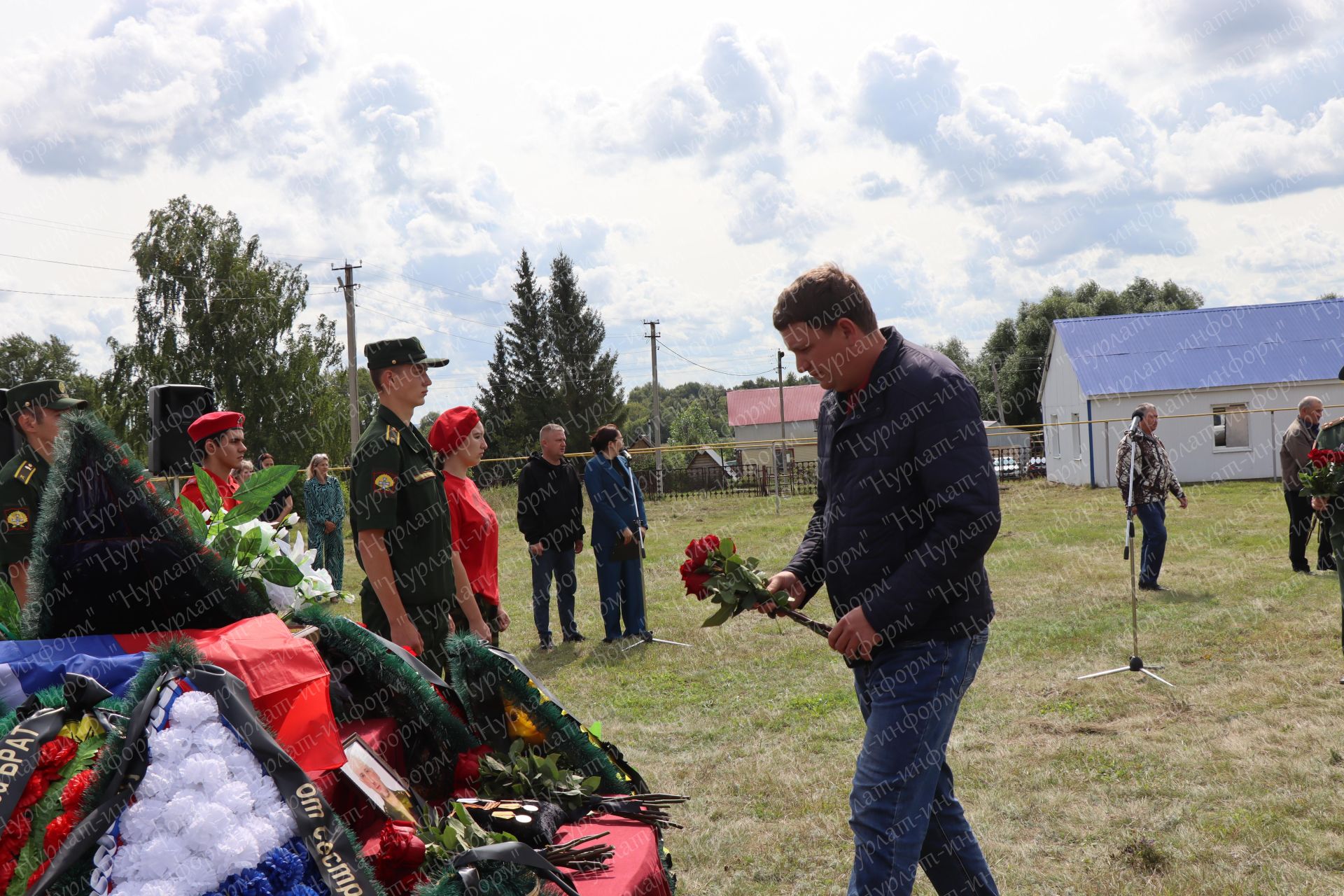 В Нурлатском районе простились с участником СВО