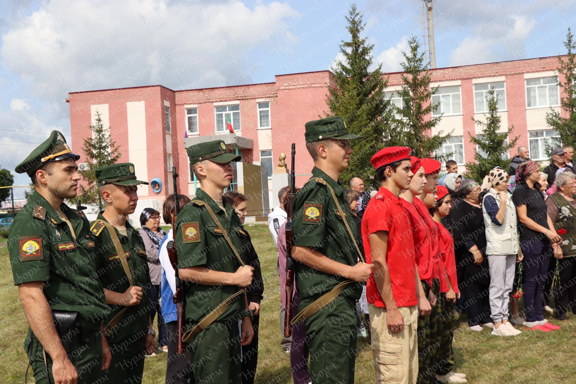 В Нурлатском районе простились с участником СВО