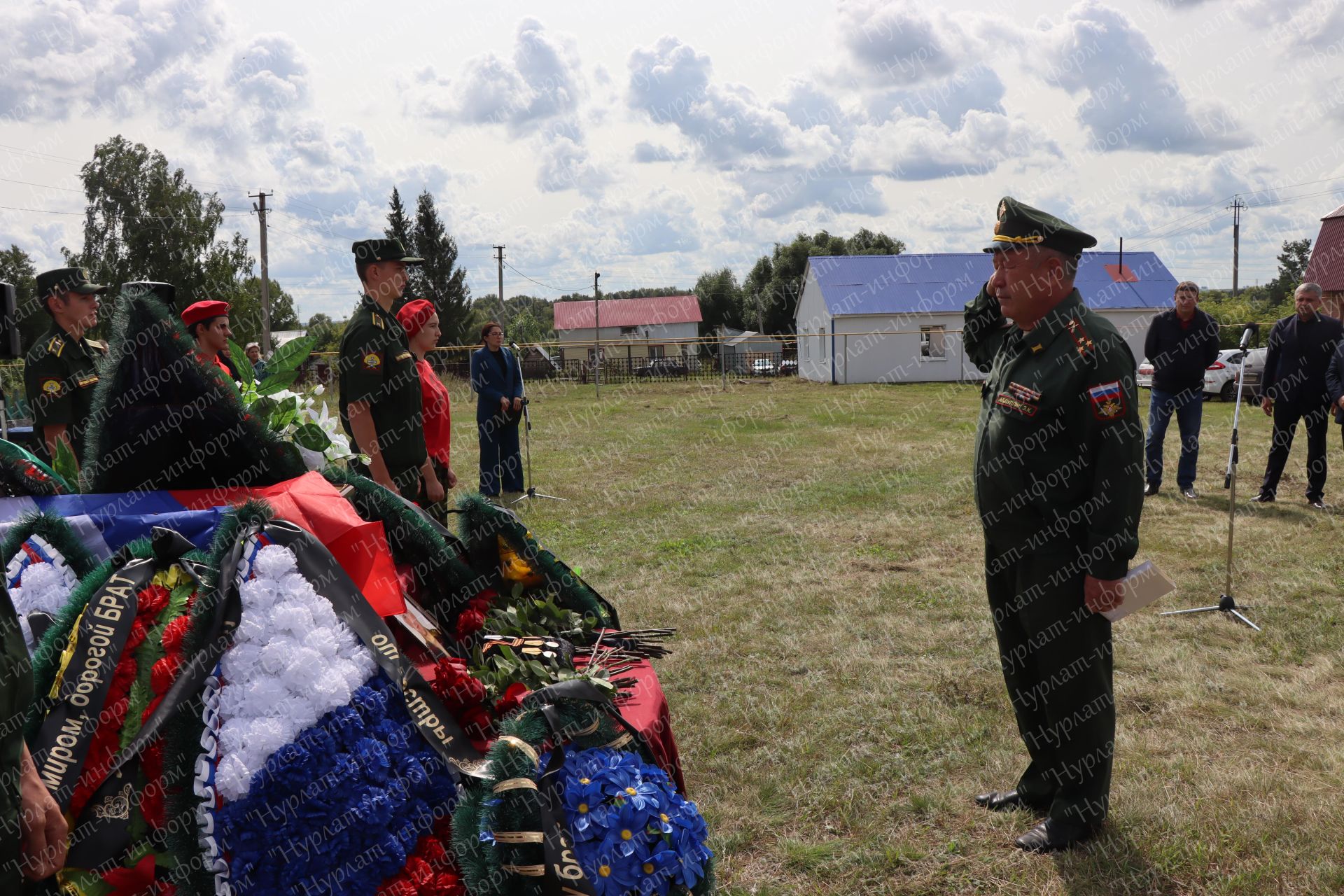 В Нурлатском районе простились с участником СВО