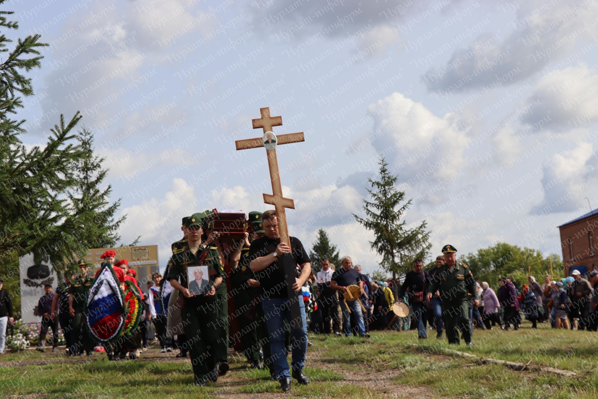 В Нурлатском районе простились с участником СВО