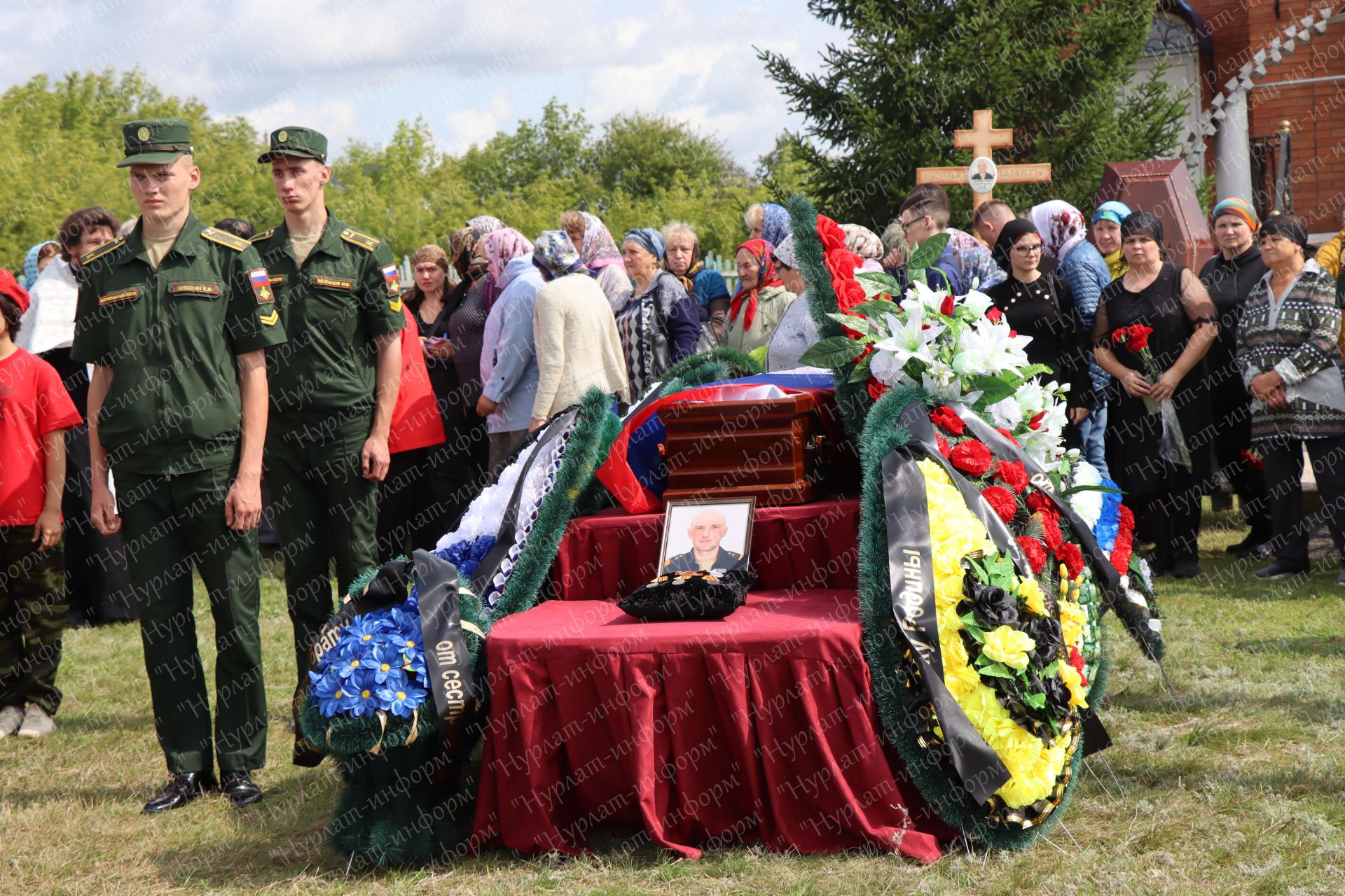 В Нурлатском районе простились с участником СВО