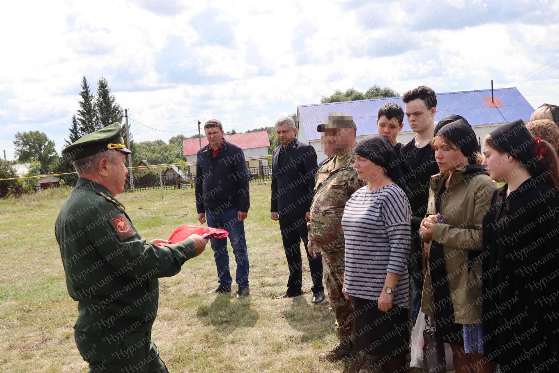 В Нурлатском районе простились с участником СВО