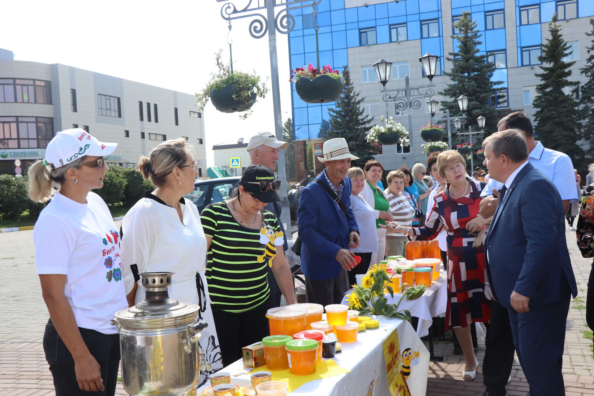 В Нурлате прошел традиционный фестиваль меда