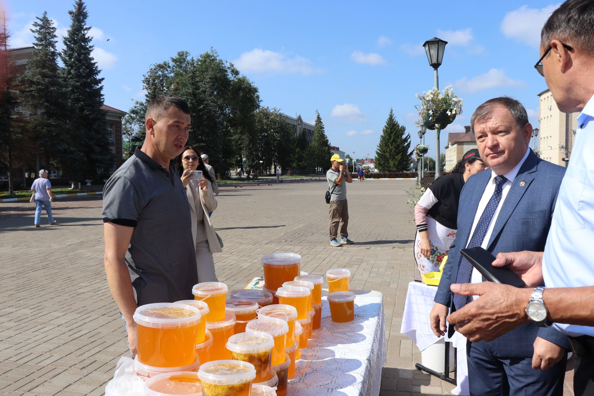 В Нурлате прошел традиционный фестиваль меда