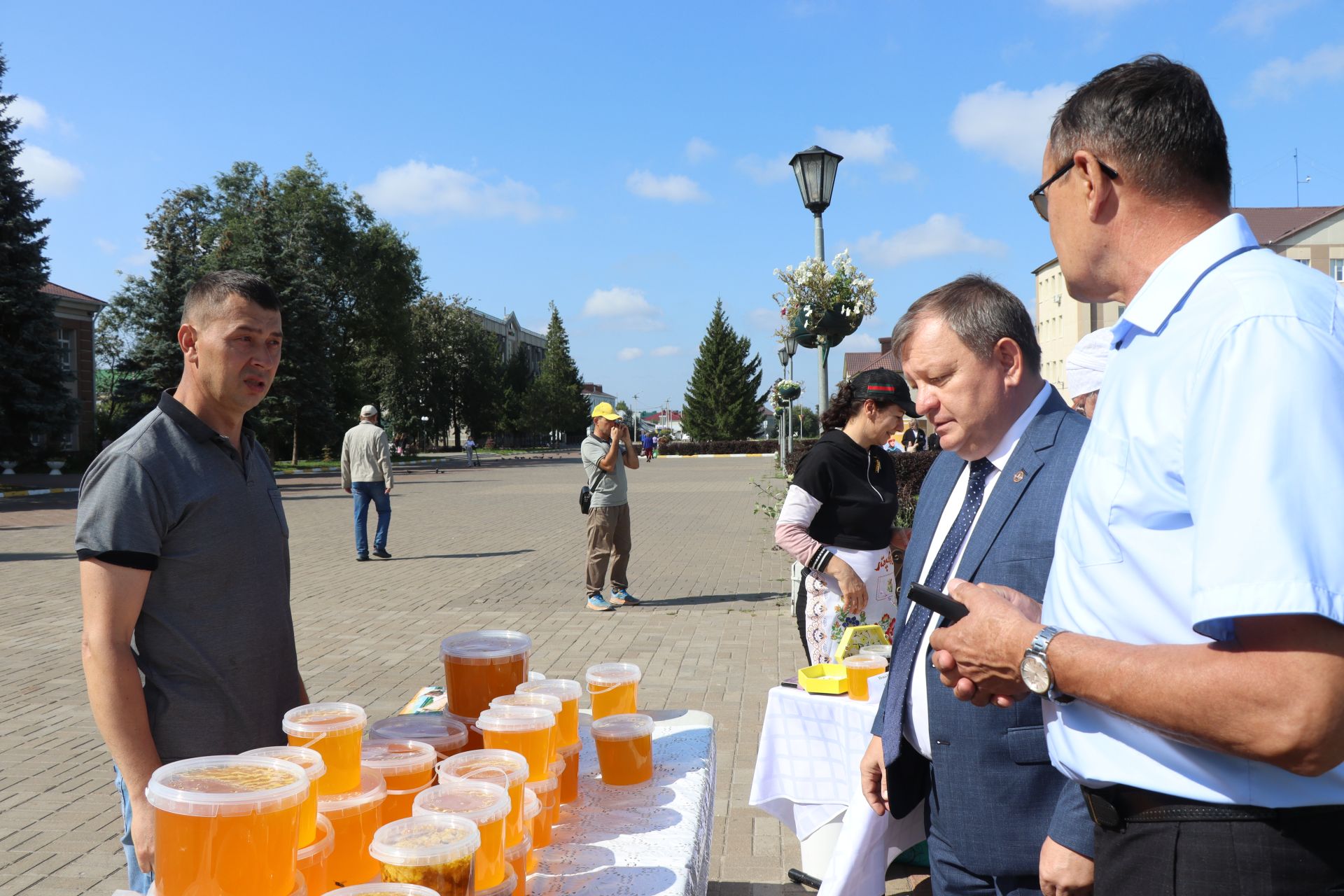 В Нурлате прошел традиционный фестиваль меда