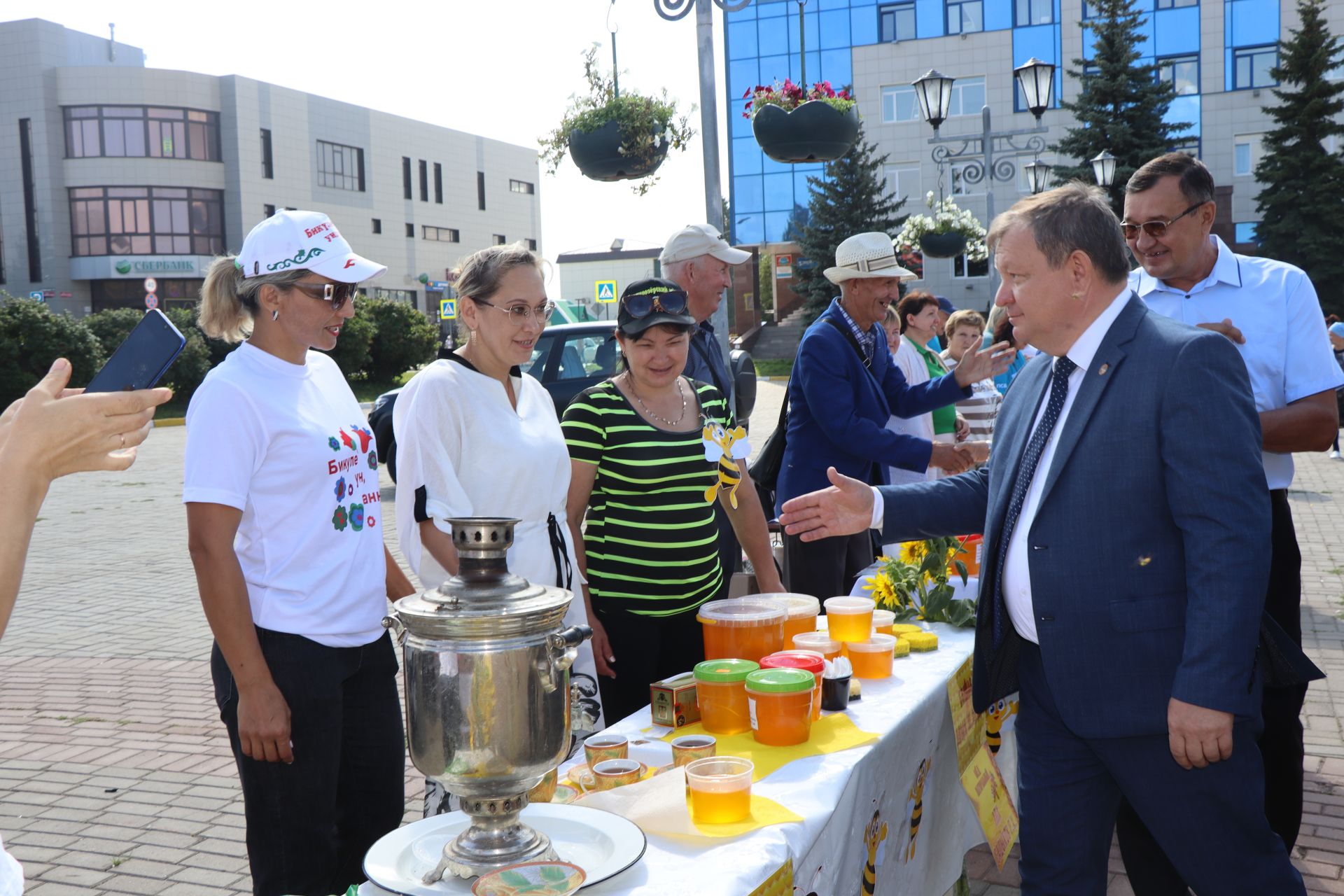 В Нурлате прошел традиционный фестиваль меда