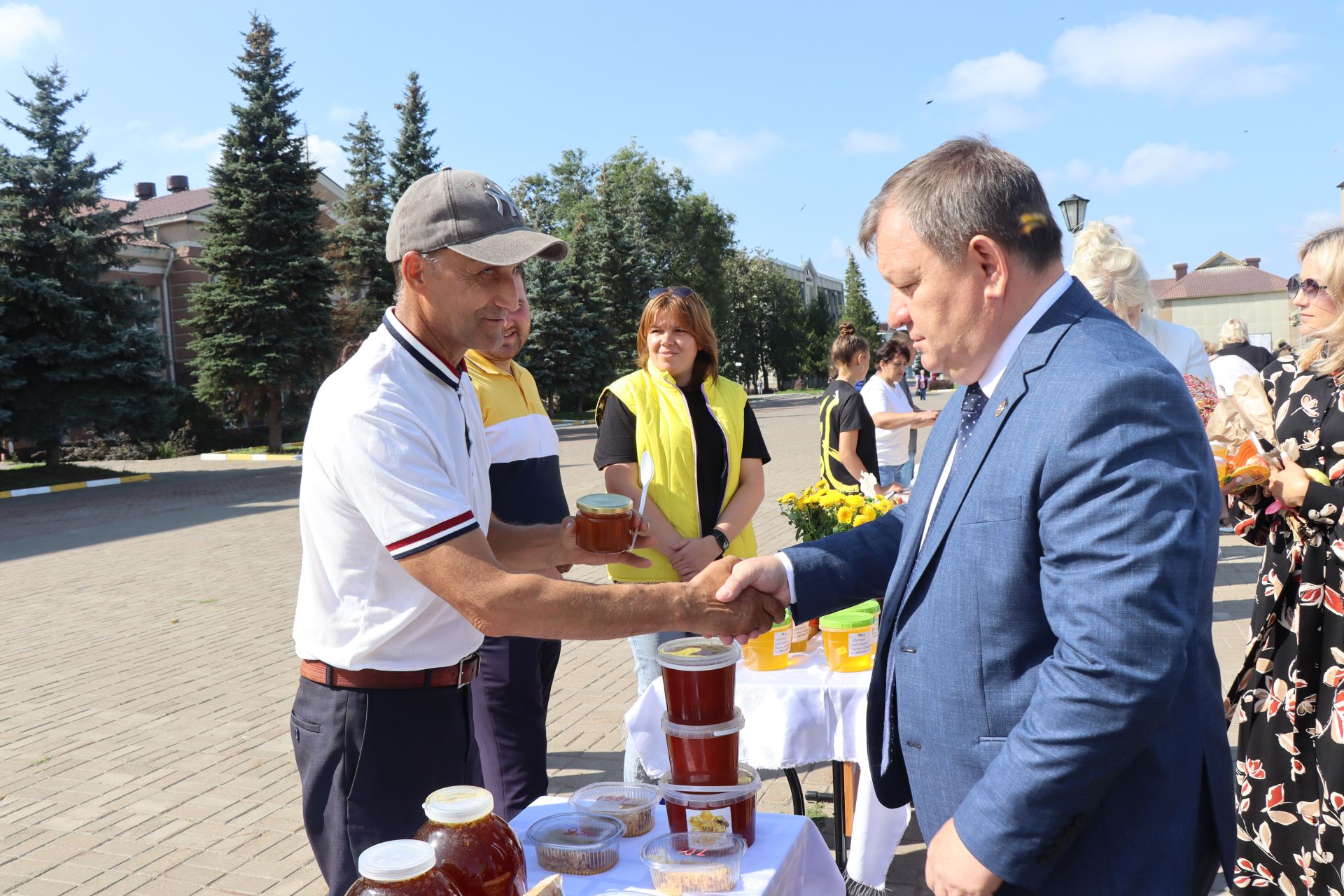 В Нурлате прошел традиционный фестиваль меда