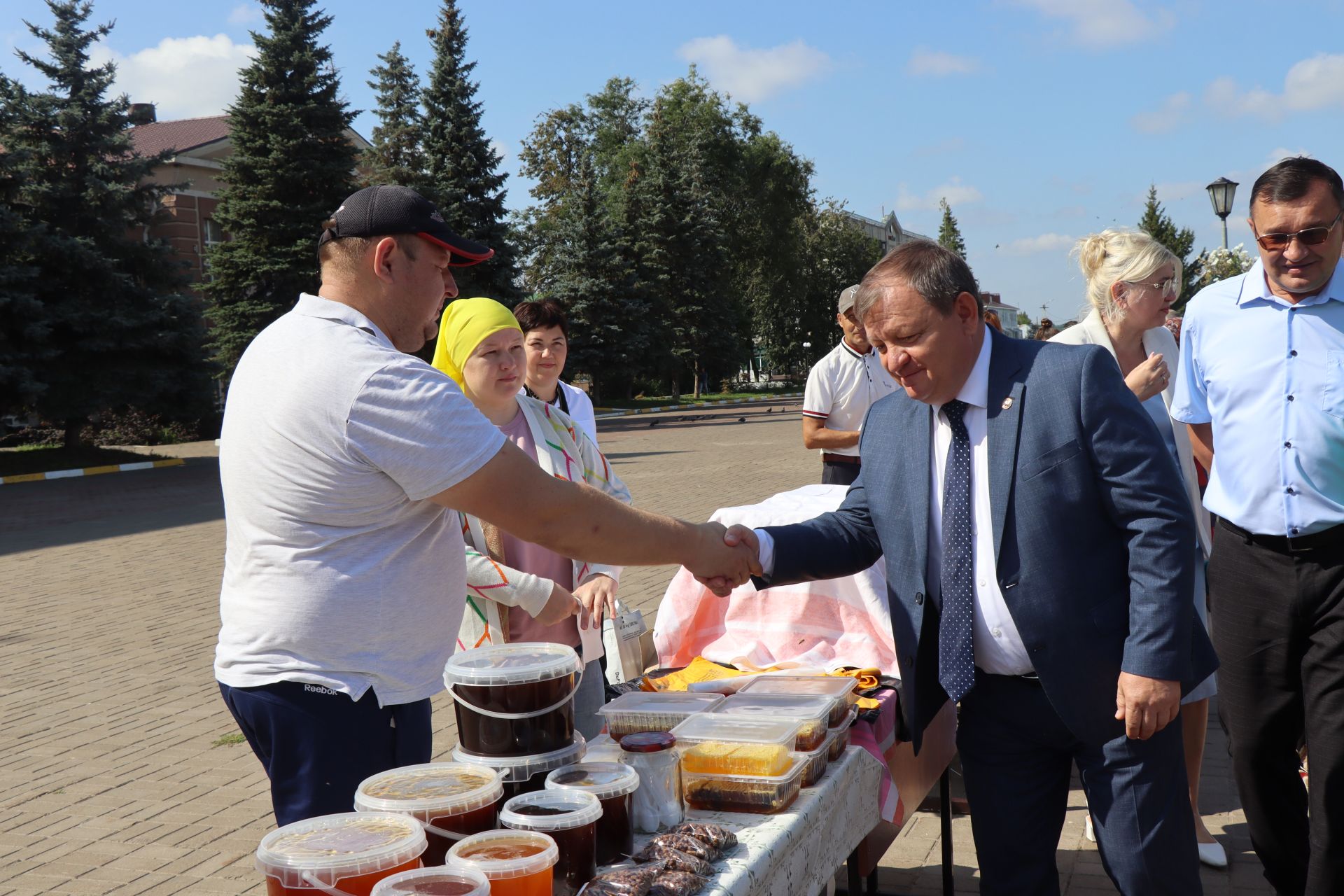 В Нурлате прошел традиционный фестиваль меда