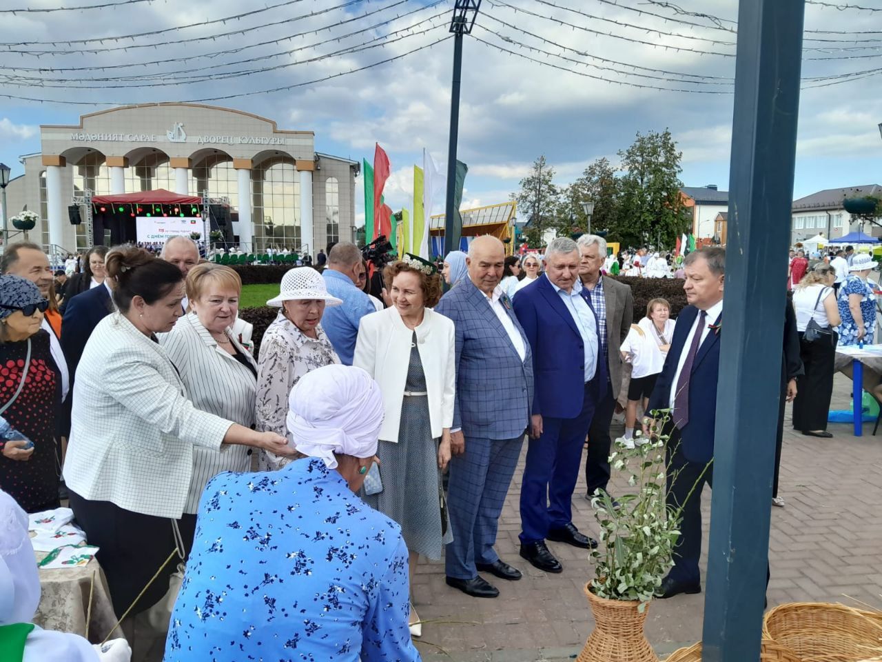 Члены клуба «Рукодельница» провели мастер-класс на центральной площади Нурлата