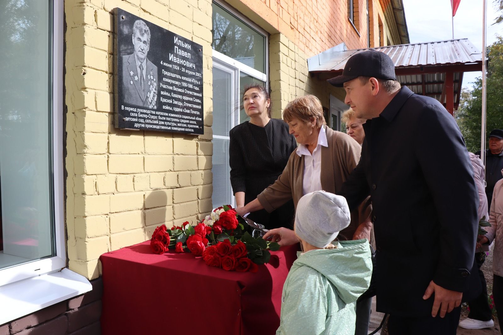 В Биляр-Озере открыли памятную доску ко 100-летию легендарного председателя колхоза