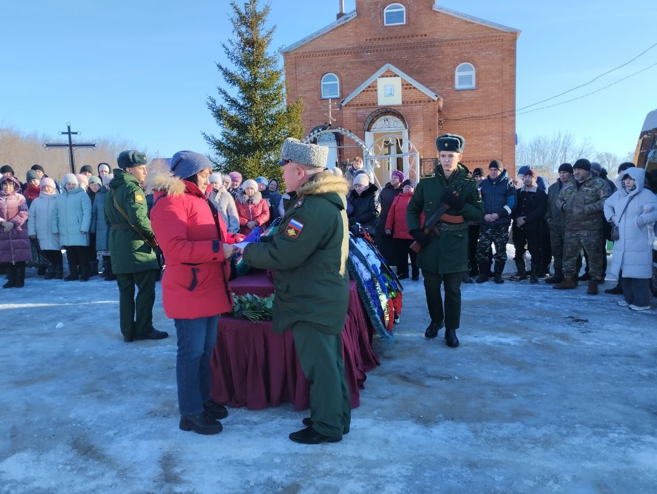 В селе Старые Челны в последний путь проводили бойца специальной военной операции