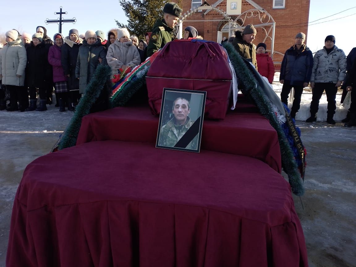 В селе Старые Челны в последний путь проводили бойца специальной военной операции